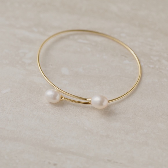 Dainty Pearl Bracelet | 14k Gold Plated - Picture 5 of 6